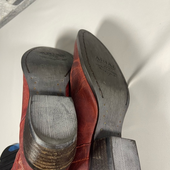 Ariat Unbridled Western Cowboy Boots Size 9B Color: Red Style 10011912 Excellent - Picture 5 of 5